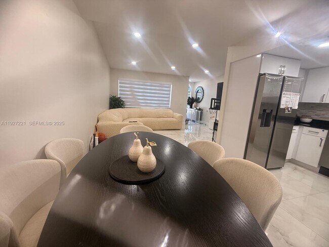 Building Photo - 6864 NW 166th Terrace