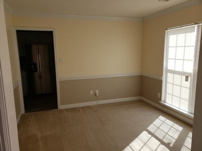 Building Photo - Nice 3 BD/ 2 BA Home