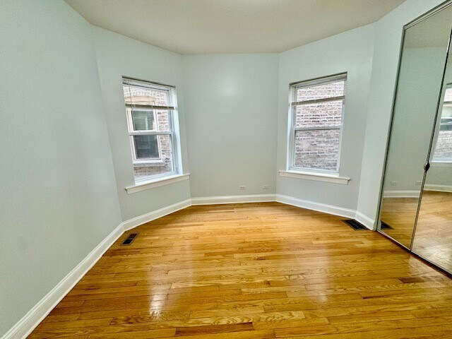 Building Photo - 5618 N Artesian Ave