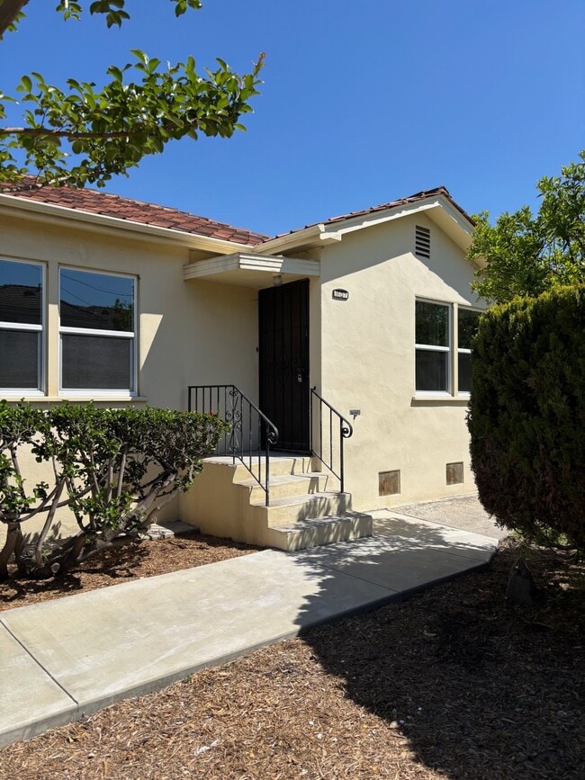 Building Photo - 1607 S Atlantic Blvd