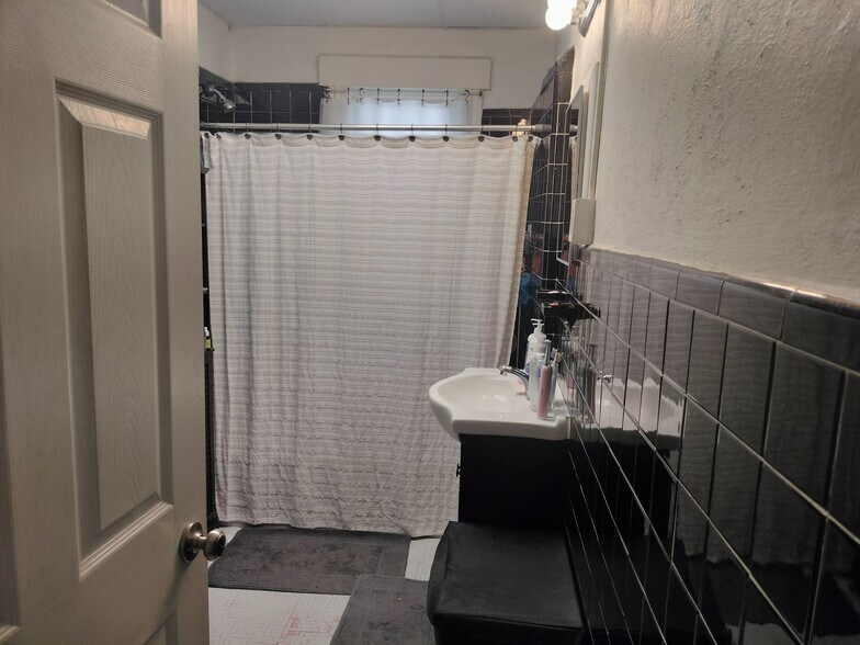 Building Photo - 122 Marsellus Pl