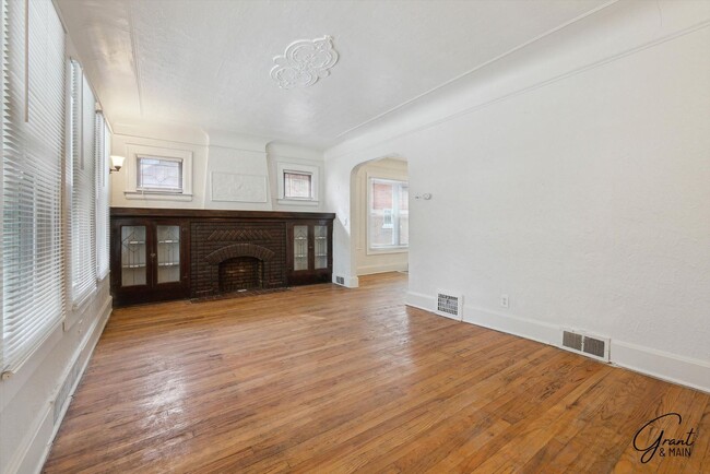 Building Photo - 3 bedroom $1450