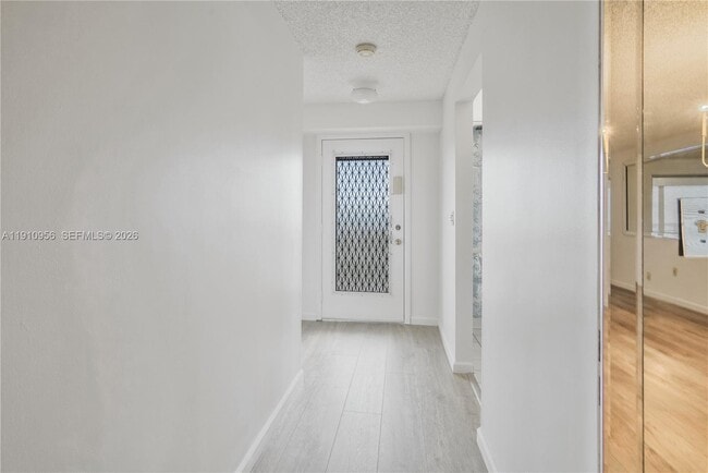 Building Photo - 141 SE 3rd Ave