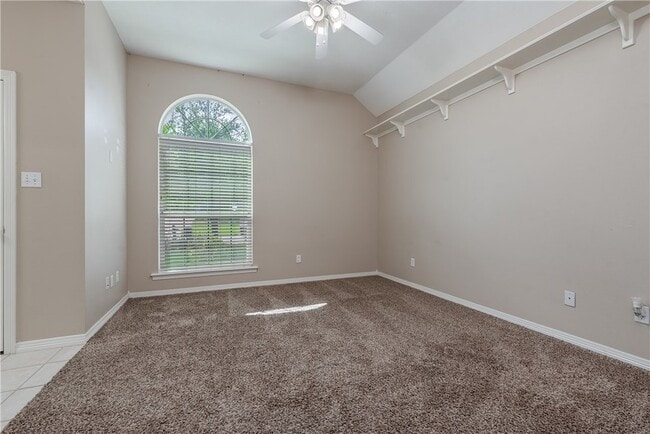 Building Photo - 305 Stoney Hills Ct