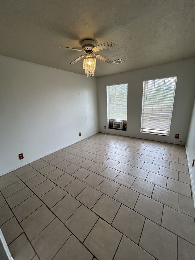 Building Photo - You Won't Believe the View!  2BR/2BA House...