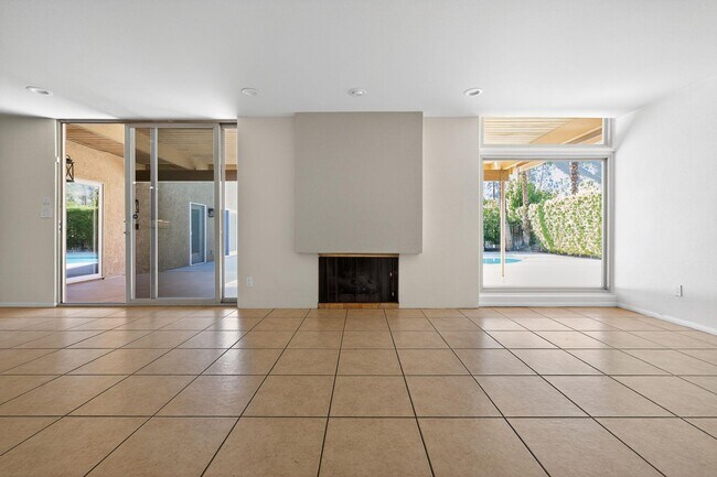 Building Photo - 985 N Tuxedo Cir