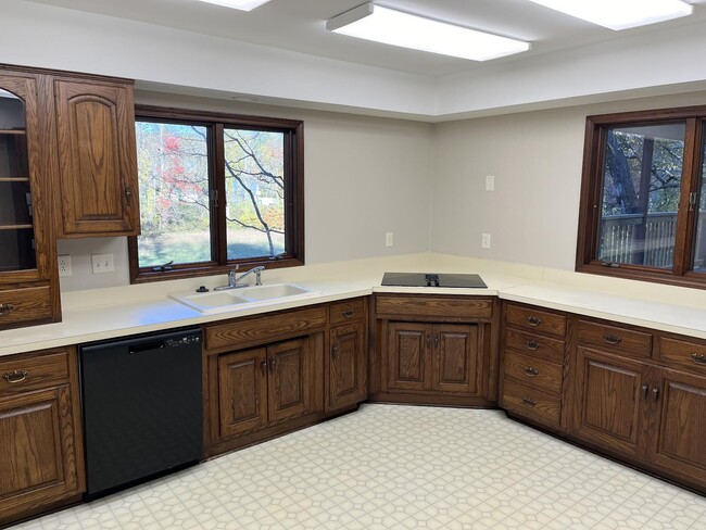 Building Photo - 709 Crab Creek Rd