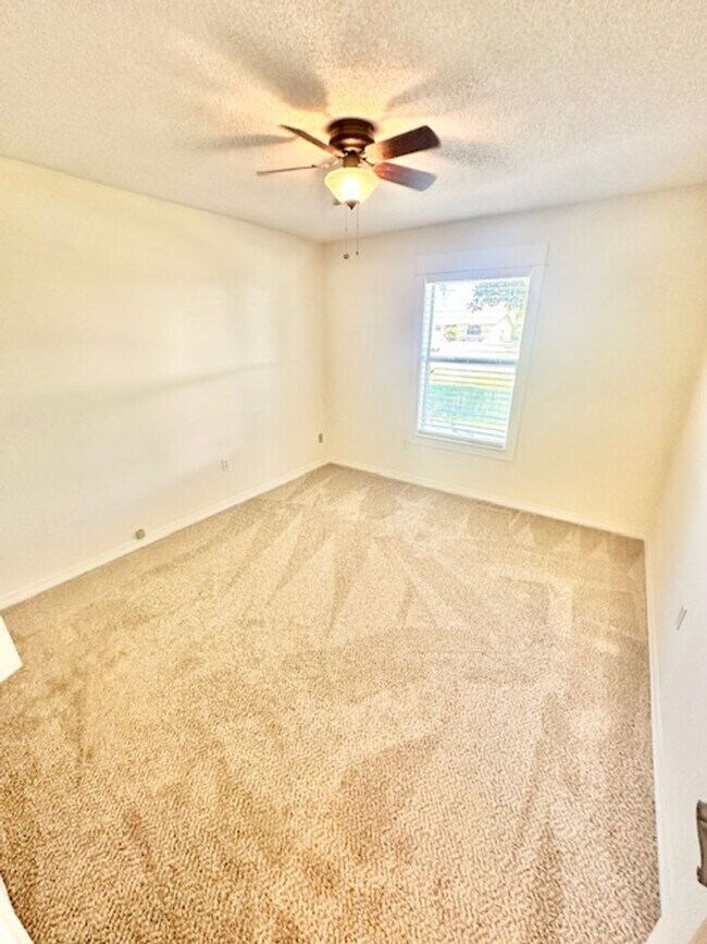 Building Photo - 1315 Forest Shore Dr