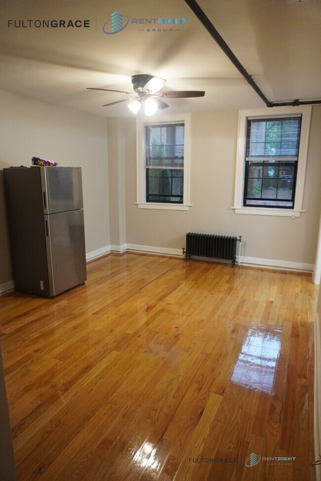 Building Photo - 426 W Briar Pl