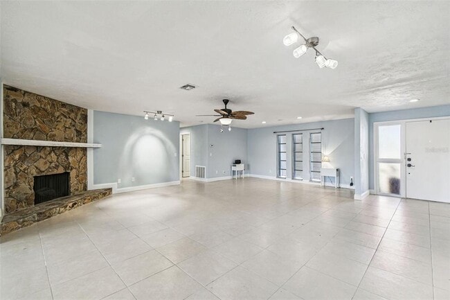 Building Photo - 5050 Porpoise Pl