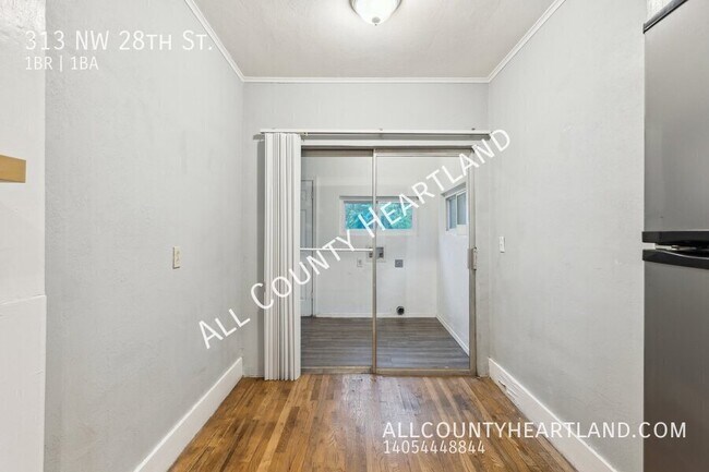 Building Photo - 313 NW 28th St
