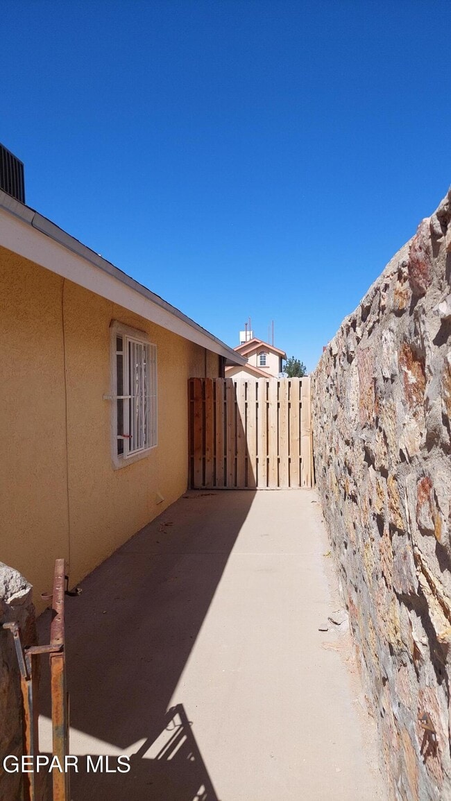 Building Photo - 12124 Fred Carter Dr