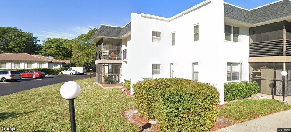 Building Photo - 2800 Riverside Dr