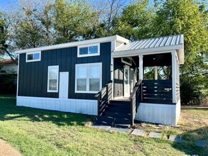 Building Photo - 1112 Jeremiah Trail