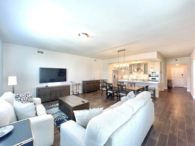 Building Photo - 1044 Bay Colony Dr S