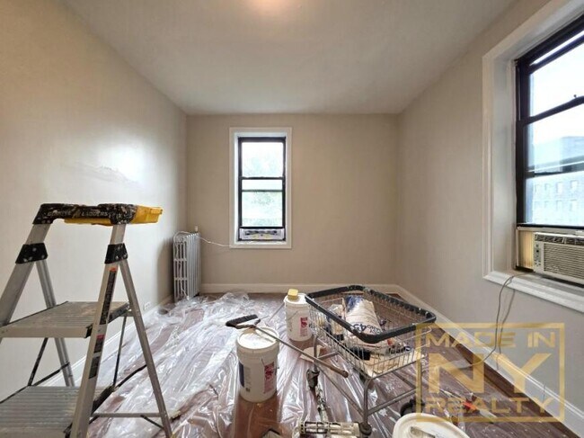 Building Photo - 1 bedroom in ASTORIA NY 11102