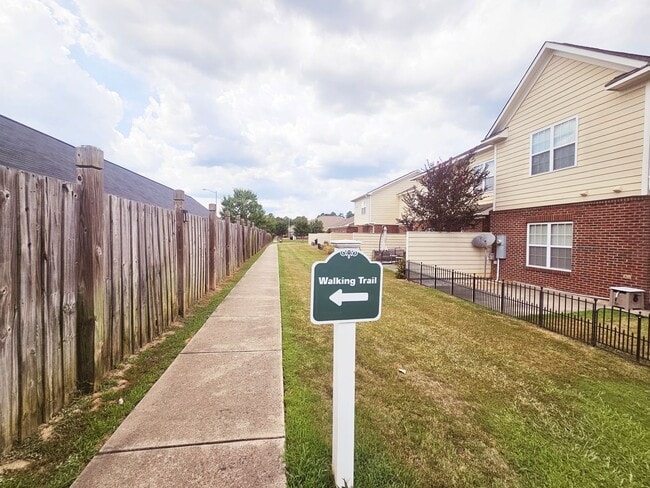 Building Photo - Townhouse  At West Park Place