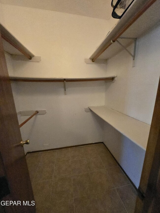 Building Photo - 5936 Oleaster Dr