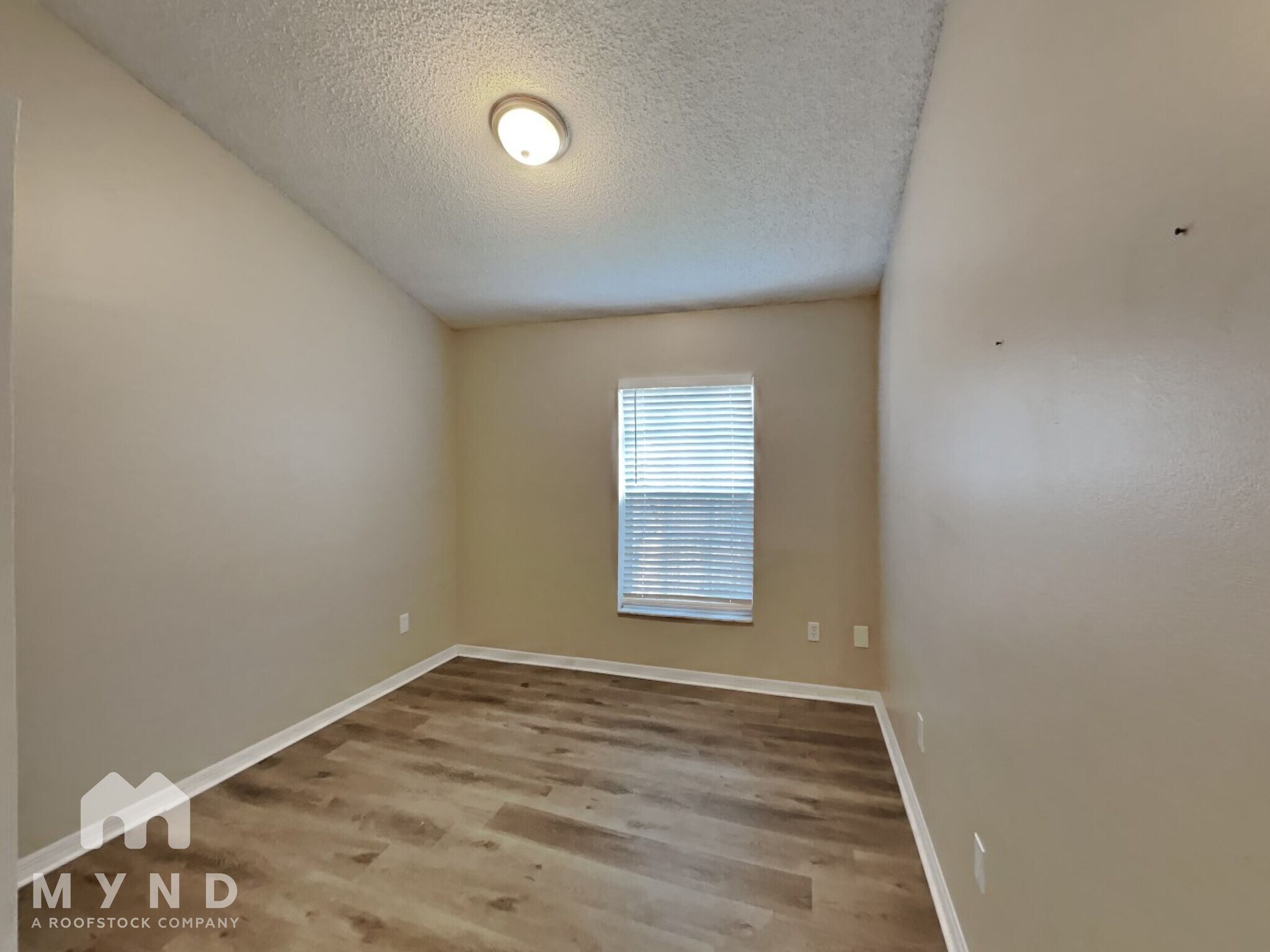 Building Photo - 4830 Fort Dodge St