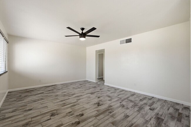 Building Photo - 209 E McMurray Blvd