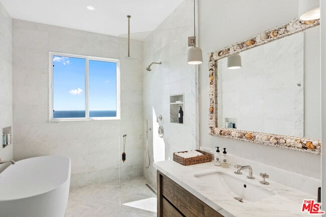 Building Photo - 29680 Zuma Bay Way