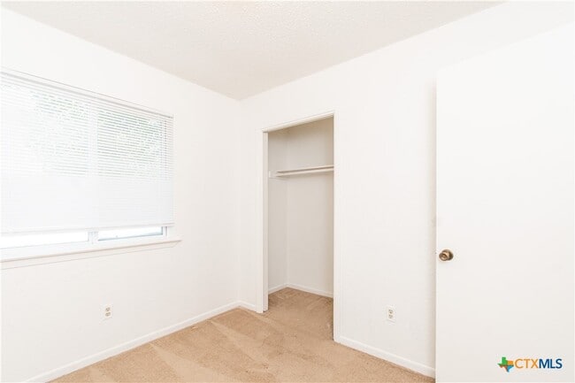 Building Photo - 2608 Tracey Cir