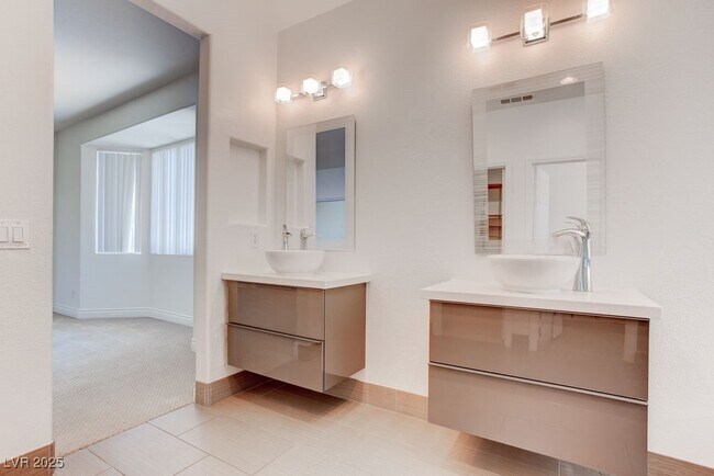 Building Photo - 10381 Walking View Ct