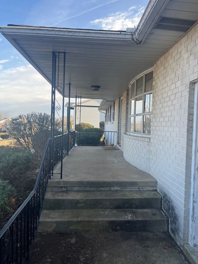 Building Photo - 2006 White St