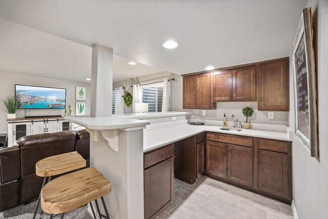 Building Photo - 580 Boxwood Dr