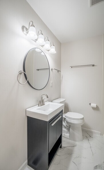 Building Photo - 405 Joellen Pl