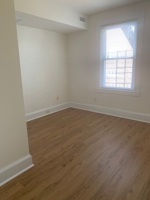 Building Photo - 318 E University Pky