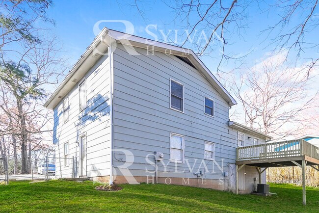 Building Photo - Discover Comfort and Convenience