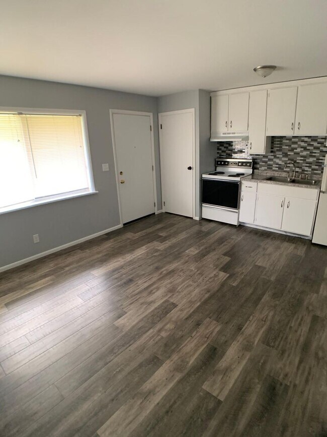 Interior Photo - 3441 Warren