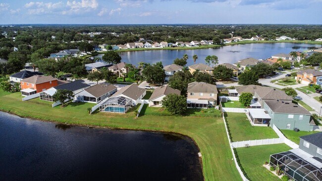 Building Photo - 10815 Lakeside Vista Dr
