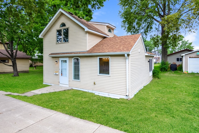 Building Photo - 123 4th Ave E