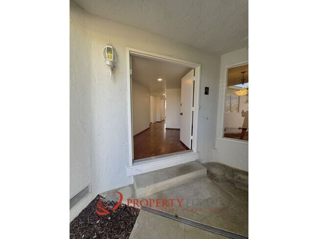Building Photo - Bright Foster City 4Bed 2Bath Home with Hardwood Floors and Private Yard - OFFERED BY PROPERTY FO...