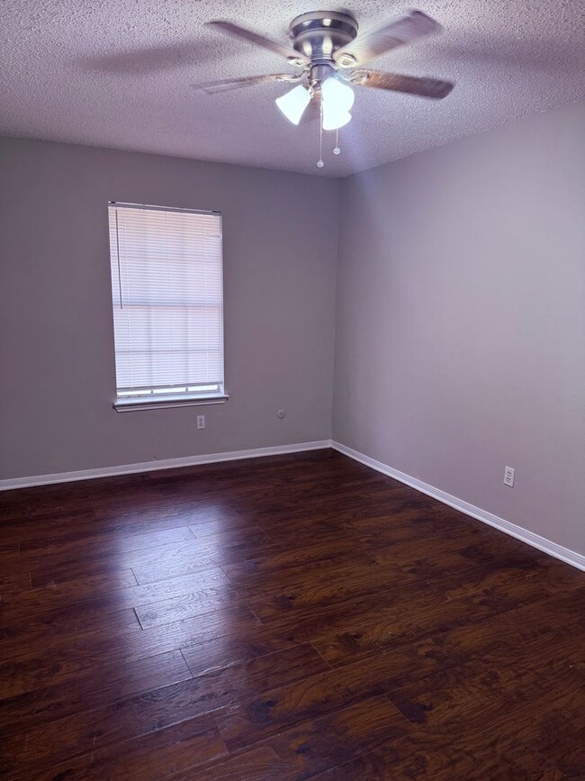 Building Photo - 2400 Alexander Ave