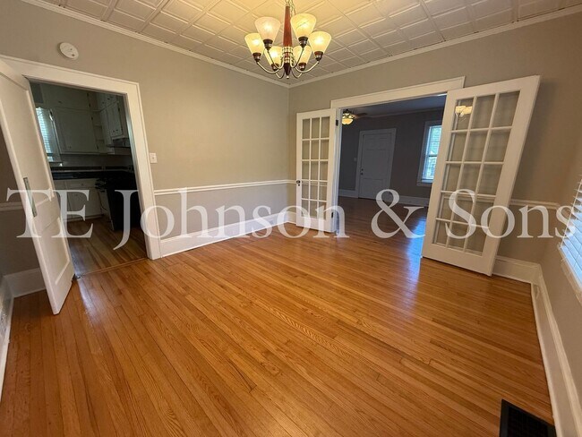 Building Photo - 817 S Hawthorne Rd