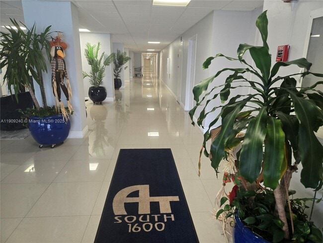 Building Photo - 1600 S Ocean Dr