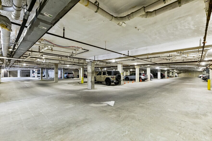Building Photo - 900 Bartholomew St