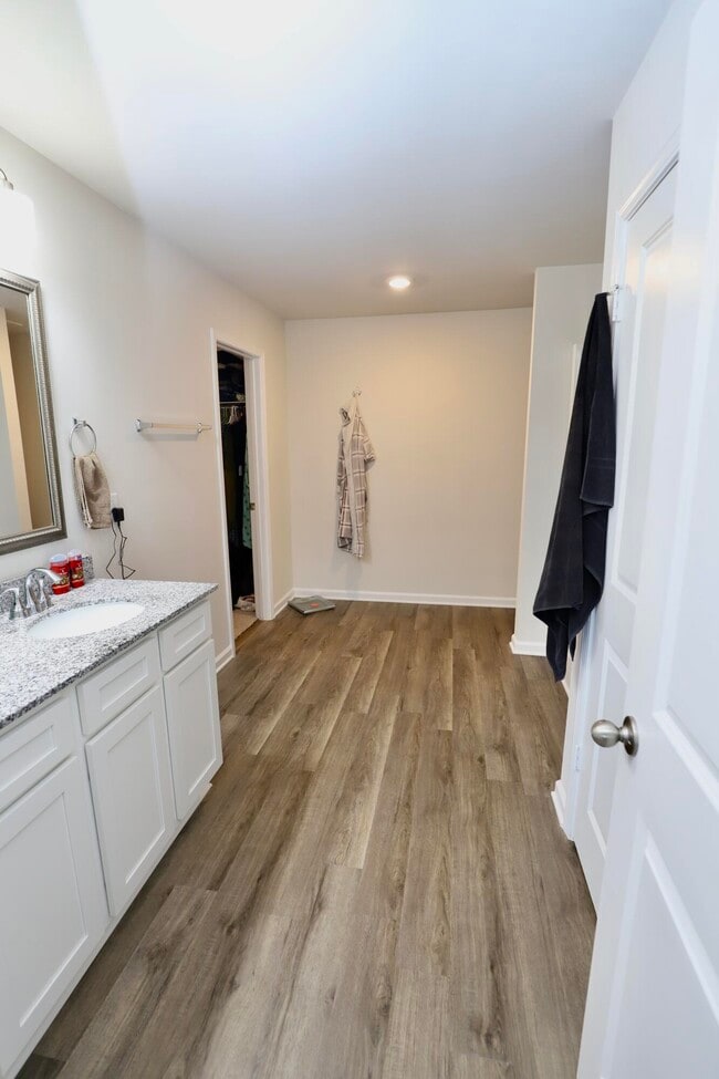 Building Photo - 21 Ciani Ct