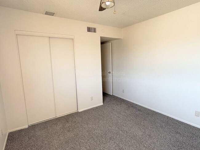 Building Photo - 4718 E Portland St