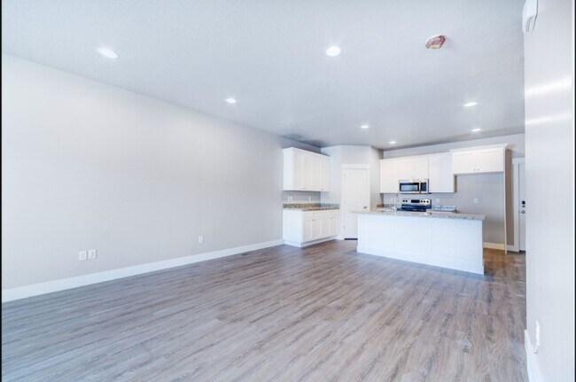 Building Photo - 2528 N Cormac Pl