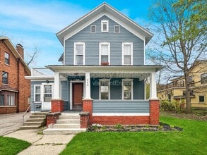 Building Photo - 642 Cherry St SE