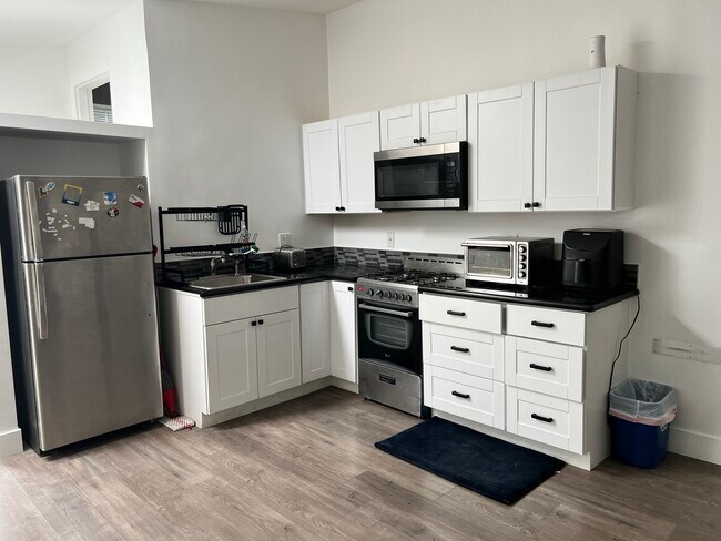 Building Photo - 10628 Genesta Ave