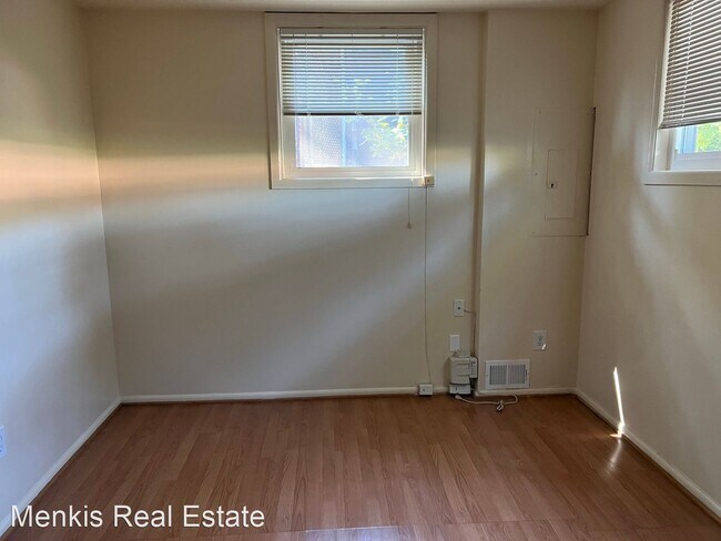 Building Photo - 3 br, 2 bath House - 3906 Denfeld Avenue