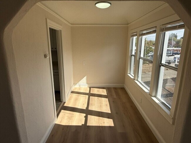 Building Photo - 143 Ladera Dr