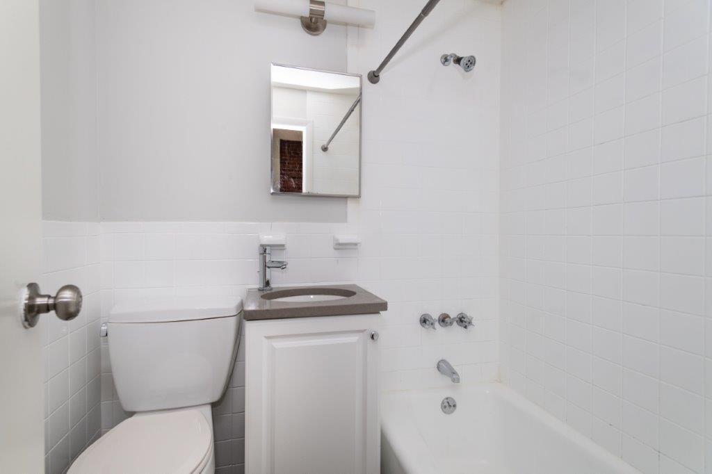 Building Photo - 19 Garrison St