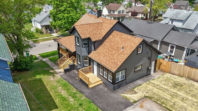 Building Photo - 132 Akin Ave