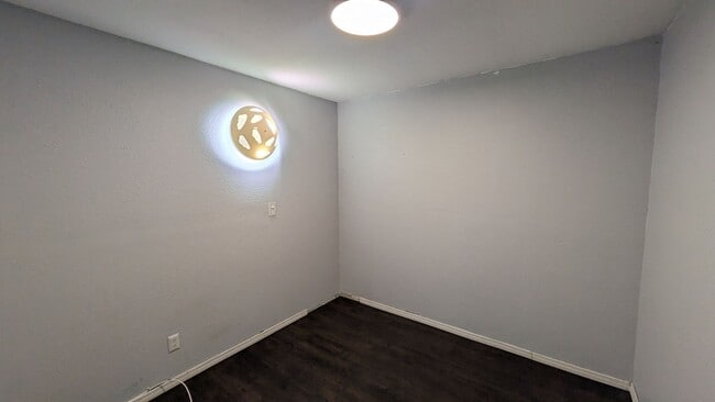 Building Photo - Excellent Location in Mira Mesa!